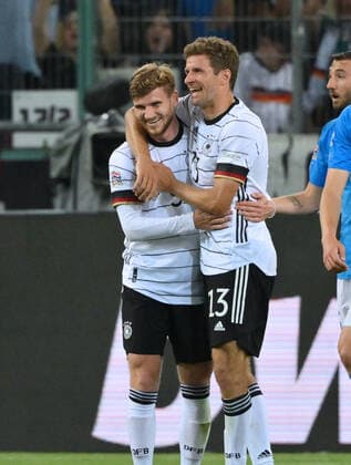 Jubel Timo Werner (Deutschland), li., und Thomas Müller (Deutschland) nach dem 5:0 14.06.2022, Fussball 2022, UEFA Nations League 2022 23, 4. Spieltag, Deutschland - Italien Foto: Maik Hölter TEAM2sportphoto Mönchengladbach Borussia Park Deutschland