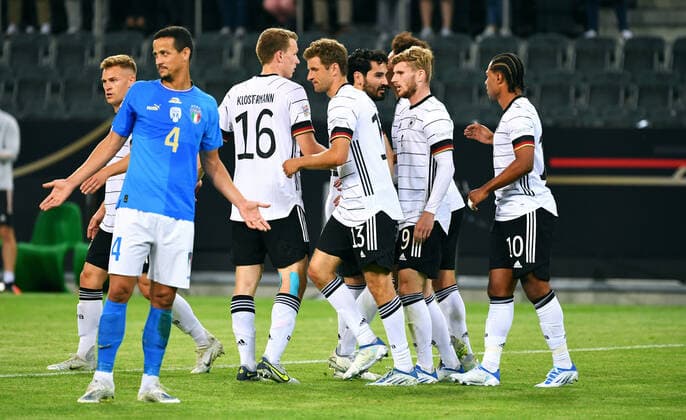 Fussball, UEFA Nations League, Herren, 4. Spieltag, Borussia Park Mönchengladbach; Deutschland (weiss) - Italien (blau); Jubel Timo Werner (GER) nach seinem Tor zum 4:0. Jubel, Freude, Aktion. DFB UEFA REGULATIONS PROHIBIT ANY USE OF PHOTOGRAPHS AS IMAGE SEQUENCES AND OR QUASI-VIDEO