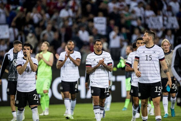 UEFA Nations League, Deutschland - Italien; 14.06.2022 Die Mannschaft bedankt sich bei den Fans fuer die Unterstuetzung Ilkay Guendogan (21, Deutschland), Lukas Nmecha (11, Deutschland) UEFA Nations League, Deutschland - Italien, Moenchengladbach, BORUSSIA-PARK Copyright: xBEAUTIFULxSPORTS Wunderlx