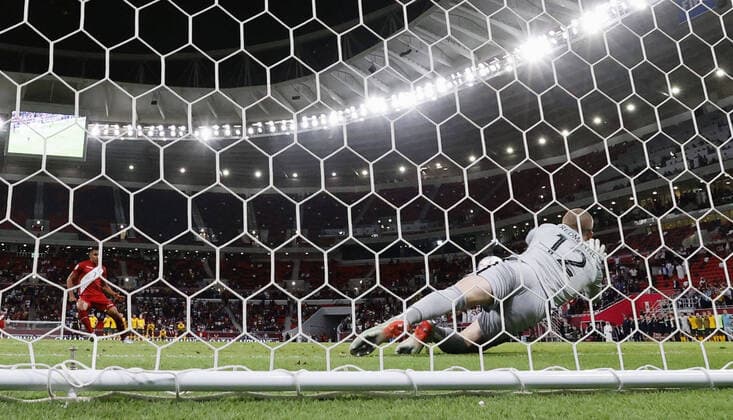 Sport Themen der Woche KW24 Australia edge Peru on penalties to qualify for World Cup Australia goalkeeper Andrew Redmayne saves a penalty from Peru s Alex Valera, securing a 5-4 penalty shootout win in an intercontinental playoff in Al Rayyan, Qatar, on June 13, 2022. Australia qualified for a fifth straight football World Cup.  A14AA0001300523P