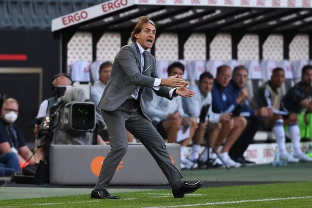 Fußball UEFA Nations League Deutschland - Italien am 14.06.2022 im Borussia-Park in Mönchengladbach Roberto Mancini ( Trainer Cheftrainer Italien ) DFB regulations prohibit any use of photographs as image sequences and or quasi-video.