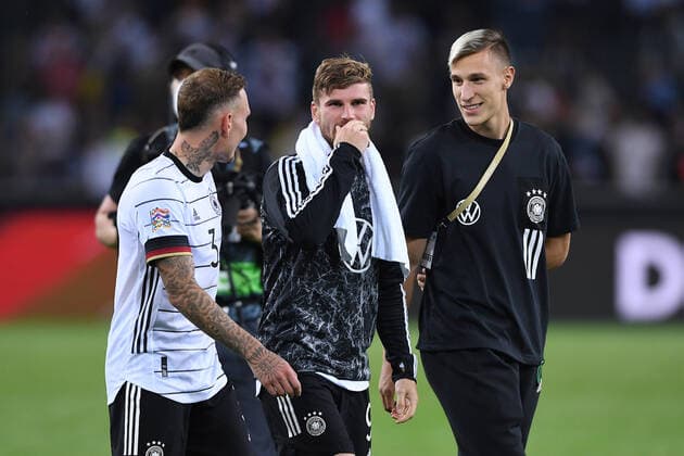 Fußball UEFA Nations League Deutschland - Italien am 14.06.2022 im Borussia-Park in Mönchengladbach David Raum ( Deutschland ), links - Timo Werner ( Deutschland ), mitte - Nico Schlotterbeck ( Deutschland ), rechts DFB regulations prohibit any use of photographs as image sequences and or quasi-video.