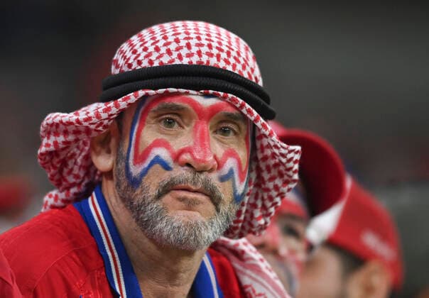 (220615) -- DOHA, June 15, 2022 -- A Costa Rica s fan cheers for the team prior to the FIFA World Cup, WM, Weltmeisterschaft, Fussball 2022 intercontinental play-offs match between Costa Rica and New Zealand at the Ahmed bin Ali Stadium, Doha, Qatar, June 14, 2022. (Photo by Xinhua) (SP)QATAR-DOHA-FOOTBALL-FIFA-WORLD CUP-QUALIFIER Nikku 