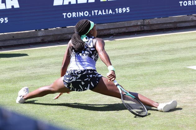 Sport Bilder des Tages DEU, Tennis, bett1Open 2022, 15.06.2022, Rot-Weiss Tennisanlage, Berlin, DEU, Tennis, bett1Open 2022, im Bild Coco GAUFF USA im Spagat Foto: Juergen Engler nordphoto GmbH