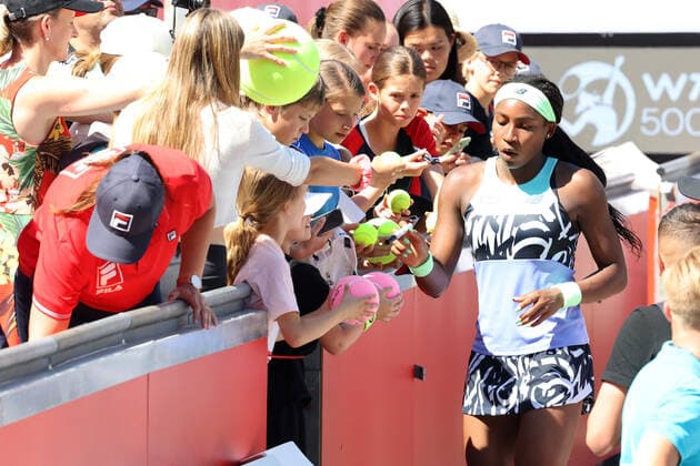 DEU, Tennis, bett1Open 2022, 15.06.2022, Rot-Weiss Tennisanlage, Berlin, DEU, Tennis, bett1Open 2022, im Bild Coco GAUFF USA bei ihren Fans Foto: Juergen Engler nordphoto GmbH