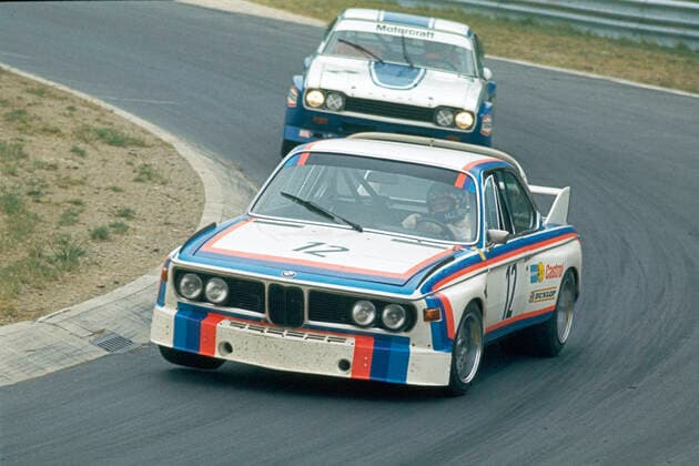 Hans Stuck driftet im BMW3,oCSL vor dem Ford Capri RS 2600 von John Fitzpatrick durch den Adenauer Forst und Stuck+Amon kommen als Sieger in Ziel beim 6 Stunden-Rennen am 08.07.1973 auf dem Nürburgring