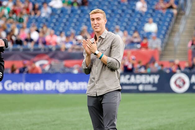 FOXBOROUGH, MA - JUNE 15: New England Revolution forward Adam Buksa (9) is honored before the game between the New England Revolution and Orlando City SC on June 15, 2022, at Gillette Stadium in Foxborough, Massachusetts. (Photo by Fred Kfoury III Icon Sportswire) SOCCER: JUN 15 MLS, Fussball Herren, USA - Orlando City SC at New England Revolution Icon482220615002