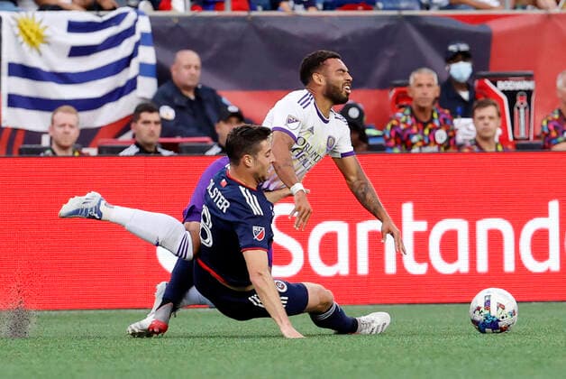 FOXBOROUGH, MA - JUNE 15: New England Revolution midfielder Matt Polster (8) fouls Orlando City SC left midfielder Jake Mulraney (23) during a match between the New England Revolution and Orlando City SC on June 15, 2022, at Gillette Stadium in Foxborough, Massachusetts. (Photo by Fred Kfoury III Icon Sportswire) SOCCER: JUN 15 MLS, Fussball Herren, USA - Orlando City SC at New England Revolution Icon482220615010