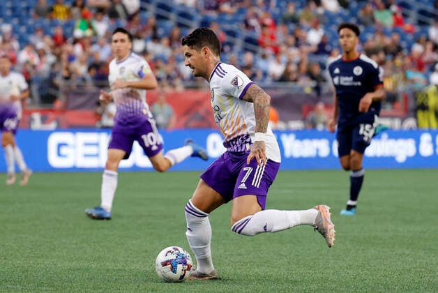 FOXBOROUGH, MA - JUNE 15: Orlando City SC forward Alexandre Pato (7) drives in the box during a match between the New England Revolution and Orlando City SC on June 15, 2022, at Gillette Stadium in Foxborough, Massachusetts. (Photo by Fred Kfoury III Icon Sportswire) SOCCER: JUN 15 MLS, Fussball Herren, USA - Orlando City SC at New England Revolution Icon482220615013