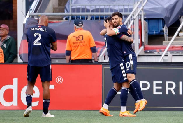 FOXBOROUGH, MA - JUNE 15: New England Revolution forward Carles Gil (10) gets a hug from forward Gustavo Bou (7) during a match between the New England Revolution and Orlando City SC on June 15, 2022, at Gillette Stadium in Foxborough, Massachusetts. (Photo by Fred Kfoury III Icon Sportswire) SOCCER: JUN 15 MLS, Fussball Herren, USA - Orlando City SC at New England Revolution Icon482220615015