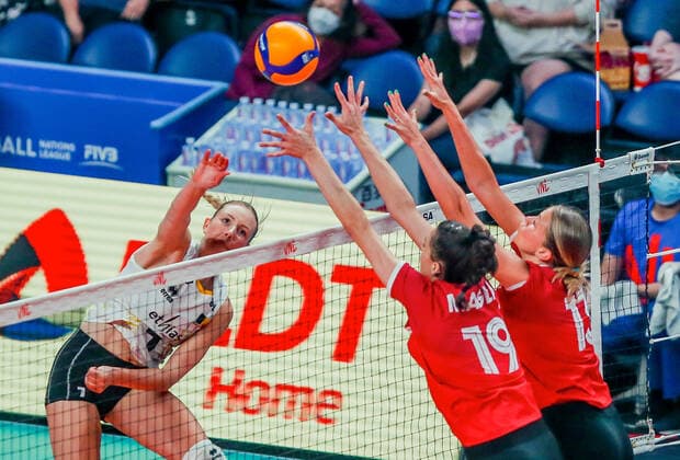 (220616) -- QUEZON CITY, June 16, 2022 -- Belgium s Celine Van Gestel (L) spikes during the FIVB Volleyball Nations League Women s Pool 4 match against Canada in Quezon City, the Philippines on June 16, 2022. ) (SP)PHILIPINES-QUEZON CITY-VOLLEYBALL-NATIONS LEAGUE-CANADA VS BELGIUM RouellexUmali 