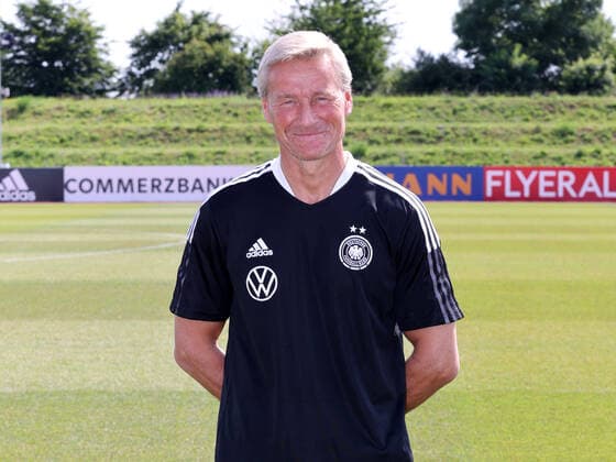 16.06.2022 - Deutsche Fußballnationalmannschaft Nationalmannschaft der Frauen Damen DFB - EM Europameisterschaft 2022 - UEFA Womens EURO - Fototermin Porträttermin - Mannschaft Team Kader - Einzelbild Einzelfoto Portrait Porträt Kopfbild - DaMa - Einzelfoto Einzelbild Portrait Porträt Kopfbild - Thomas Nörenberg Noerenberg (Co-Trainer Assistenztrainer Frauen-Nationalmannschaft )