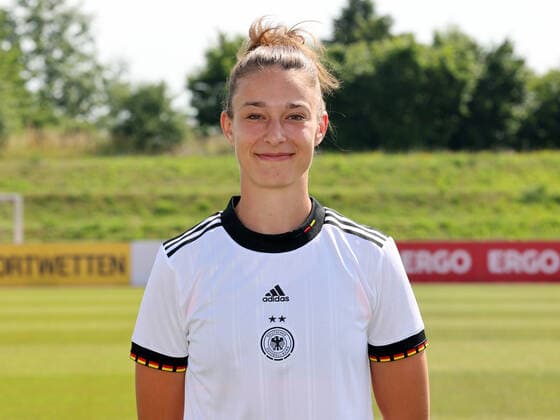 16.06.2022 - Deutsche Fußballnationalmannschaft Nationalmannschaft der Frauen Damen DFB - EM Europameisterschaft 2022 - UEFA Womens EURO - Fototermin Porträttermin - Mannschaft Team Kader - Einzelbild Einzelfoto Portrait Porträt Kopfbild - DaMa - Einzelfoto Einzelbild Portrait Porträt Kopfbild - Felicitas Rauch (Frauen-Nationalmannschaft )