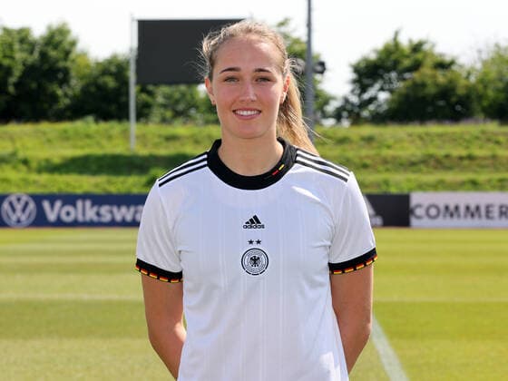 16.06.2022 - Deutsche Fußballnationalmannschaft Nationalmannschaft der Frauen Damen DFB - EM Europameisterschaft 2022 - UEFA Womens EURO - Fototermin Porträttermin - Mannschaft Team Kader - Einzelbild Einzelfoto Portrait Porträt Kopfbild - DaMa - Einzelfoto Einzelbild Portrait Porträt Kopfbild - Sydney Lohmann (Frauen-Nationalmannschaft )