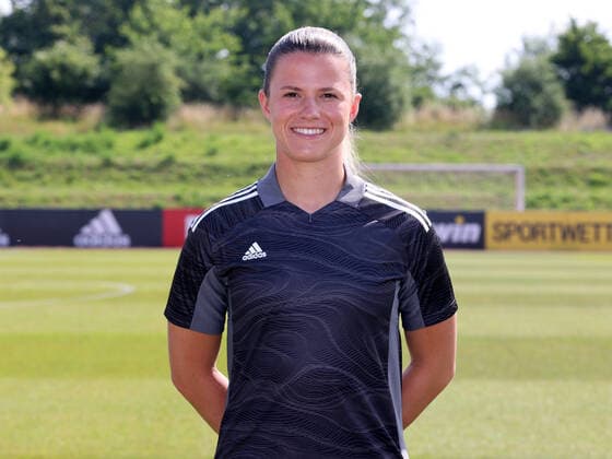 16.06.2022 - Deutsche Fußballnationalmannschaft Nationalmannschaft der Frauen Damen DFB - EM Europameisterschaft 2022 - UEFA Womens EURO - Fototermin Porträttermin - Mannschaft Team Kader - Einzelbild Einzelfoto Portrait Porträt Kopfbild - DaMa - Einzelfoto Einzelbild Portrait Porträt Kopfbild - Martina Tufekovic (Frauen-Nationalmannschaft )
