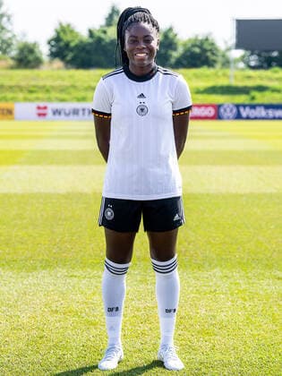 Nicole Anyomi, Deutschland, Nationalmannschaft, Mannschaftsshooting, Fussball, Frauen, 16.06.2022 Deutschland, Nationalmannschaft, Mannschaftsshooting, Fussball, Frauen, 16.06.2022 Nuernberg Copyright: xMichaelxSchmidt Eibner-Pressefotx EP_MST