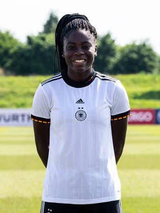 Nicole Anyomi, Deutschland, Nationalmannschaft, Mannschaftsshooting, Fussball, Frauen, 16.06.2022 Deutschland, Nationalmannschaft, Mannschaftsshooting, Fussball, Frauen, 16.06.2022 Nuernberg Copyright: xMichaelxSchmidt Eibner-Pressefotx EP_MST