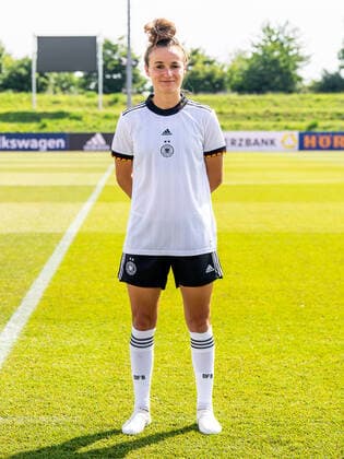 Lina Magull, Deutschland, Nationalmannschaft, Mannschaftsshooting, Fussball, Frauen, 16.06.2022 Deutschland, Nationalmannschaft, Mannschaftsshooting, Fussball, Frauen, 16.06.2022 Nuernberg Copyright: xMichaelxSchmidt Eibner-Pressefotx EP_MST