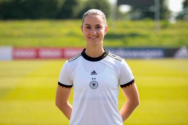 16.06.2022, Mediaday beim DFB-Team der Frauen, Deutschland, Herzogenaurach, Adi-Dassler-Sportplatz, Im Bild: Sara Daebritz DFL REGULATIONS PROHIBIT ANY USE OF PHOTOGRAPHS AS IMAGE SEQUENCES AND OR QUASI-VIDEO. Copyright: HMBxMedia xJulienxBecker