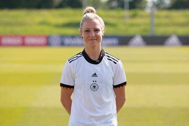 16.06.2022, Mediaday beim DFB-Team der Frauen, Deutschland, Herzogenaurach, Adi-Dassler-Sportplatz, Im Bild: Svenja Huth DFL REGULATIONS PROHIBIT ANY USE OF PHOTOGRAPHS AS IMAGE SEQUENCES AND OR QUASI-VIDEO. Copyright: HMBxMedia xJulienxBecker