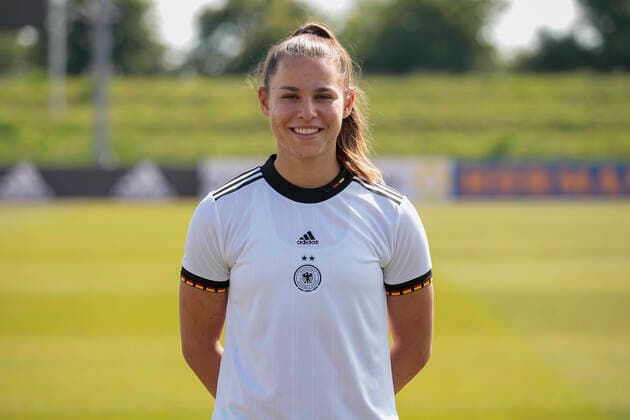 16.06.2022, Mediaday beim DFB-Team der Frauen, Deutschland, Herzogenaurach, Adi-Dassler-Sportplatz, Im Bild: Lena Oberdorf DFL REGULATIONS PROHIBIT ANY USE OF PHOTOGRAPHS AS IMAGE SEQUENCES AND OR QUASI-VIDEO. Copyright: HMBxMedia xJulienxBecker