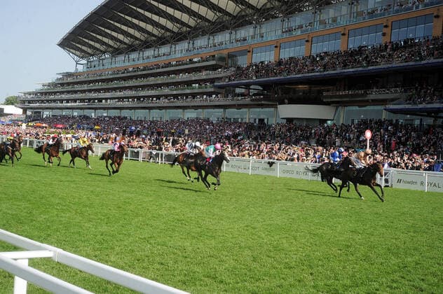 Sport Themen der Woche KW24 Sport Bilder des Tages Horse Racing - The Flat - Royal Ascot - Day Four, - Ascot Racecourse - Friday 17th June 2022. The Sandringham Stakes Sean Levey on Heredia (brown) wins the race in front of the main stand 
