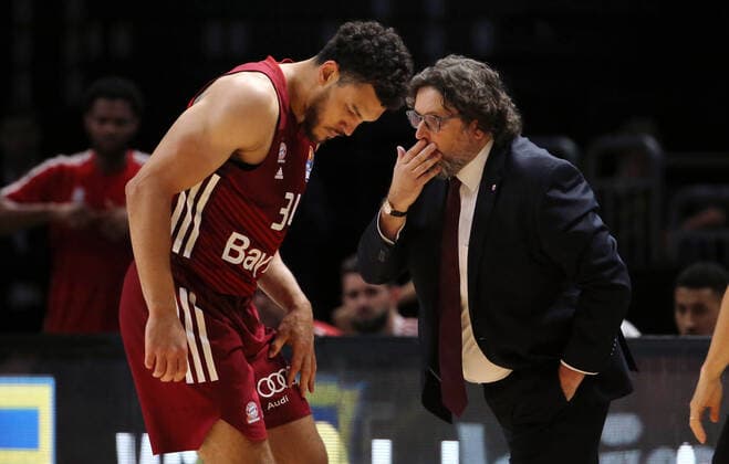 Gavin Schilling, Trainer Andrea Trinchieri redend Basketball BBL Bundesliga Play Off Finale 3.Spiel Herren Saison 2021 2022 17.06.2022 ALBA Berlin vs. FC Bayern München
