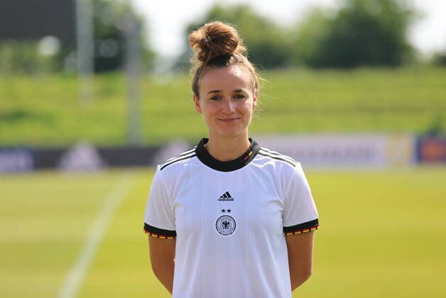 16.06.2022, xcex, GER, Herzogenaurach, Herzo-Base, Adi-Dassler-Stadion, Fototermin, Portraits, Frauenfussball, Saison 2021 2022, DFB Frauen, Vorbereitung, UEFA EURO, EM, Europameisterschaft,Fussball 2022, DFB Frauen-Nationalmannschaft Fototermin, Media Day, Lina MAGULL DFL regulations prohibit any use of photographs as image sequences and or quasi-video