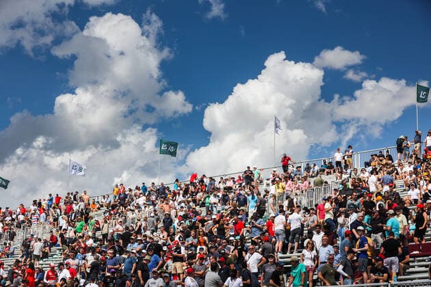 spectators, fans during the Formula 1 AWS Grand Prix du Canada 2022, 9th round of the 2022 FIA Formula One World Championship, WM, Weltmeisterschaft on the Circuit Gilles Villeneuve, from June 17 to 19, 2022 in Montreal, Canada - F1 - CANADIAN GRAND PRIX 2022 DPPI Panoramic  00122022_AV6_6046