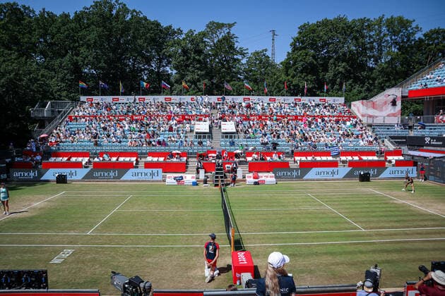 37 Grad bei den bett1open im Steffi-Graf-Stadion und die Zuschauer harren aus, bett1open WTA, Tennis Damen 500, Berlin, LTTC Rot-Weiß , 18.06.2022, Copyright: xClaudioxGärtnerx