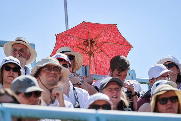 37 Grad bei den bett1open im Steffi-Graf-Stadion und die Zuschauer harren aus, bett1open WTA, Tennis Damen 500, Berlin, LTTC Rot-Weiß , 18.06.2022, Copyright: xClaudioxGärtnerx