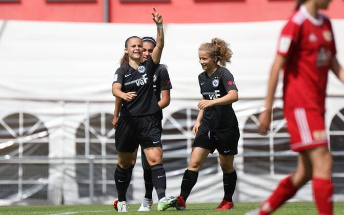 18.06.2022, xcex, GER, Frankfurt am Main, Riederwald Stadion, Frauenfussball, B-Juniorinnen Meisterschaft, 1. Halbfinale, Saison 2021 2022, Eintracht Frankfurt U17, U 17 - 1. FC Union Berlin, Torjubel Eintracht Frankfurt, Jubel, Freude, Emotionen, Goal celebration, Sarah Preuss (SGE) bejubelt ihren Treffer DFL regulations prohibit any use of photographs as image sequences and or quasi-video