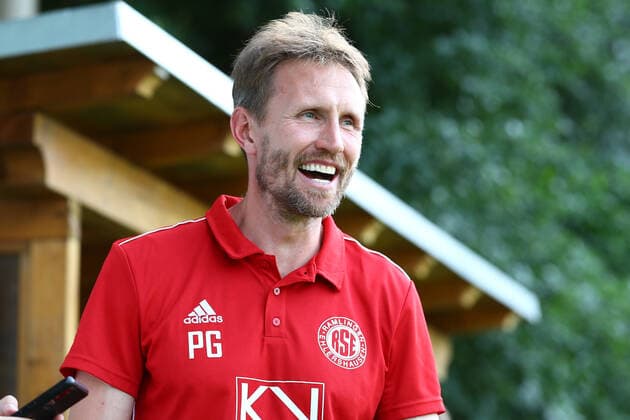 18.06.2022, xtgx, Fussball Testspiel, SV Ramlingen Ehlershausen - Hannover 96 emspor, v.l. Philipp Gasde (Ramlingen Ehlershausen, Trainer) in seinem letzen Spiel als Trainer. Er wird Trainer vom TSV Havelse (DFL DFB REGULATIONS PROHIBIT ANY USE OF PHOTOGRAPHS as IMAGE SEQUENCES and or QUASI-VIDEO) Ramlingen