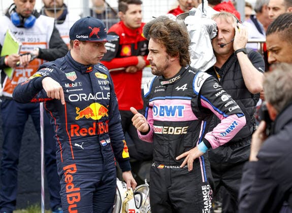 VERSTAPPEN Max (ned), Red Bull Racing RB18, ALONSO Fernando (spa), Alpine F1 Team A522, portrait during the Formula 1 AWS Grand Prix du Canada 2022, 9th round of the 2022 FIA Formula One World Championship, WM, Weltmeisterschaft on the Circuit Gilles Villeneuve, from June 17 to 19, 2022 in Montreal, Canada - F1 - CANADIAN GRAND PRIX 2022 DPPI Panoramic  20220618_F12022GP09CAN_JK22151