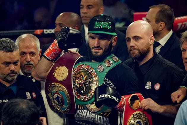 Sport Themen der Woche KW24 Sport Bilder des Tages June 18, 2022, New York, New York, USA: ARTUR BETERBIEV celebrates after defeating Joe Smith, Jr. by 2nd round TKO in a WBO IBF WBC Light Heavyweight championship bout at Madison Square Garden in New York, New York. New York USA - ZUMAp109 20220618_zaf_p109_006 Copyright: xJoelxPlummerx