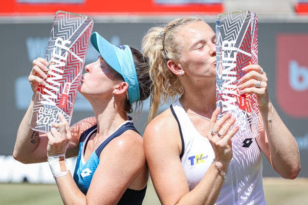 Sport Bilder des Tages Doppel-Siegerinnen 2022: Storm SANDERS AUS und Katerina SINIAKOVA CZE, bett1open WTA, Tennis Damen 500, Berlin, LTTC Rot-Weiß , 19.06.2022, Copyright: xClaudioxGärtnerx