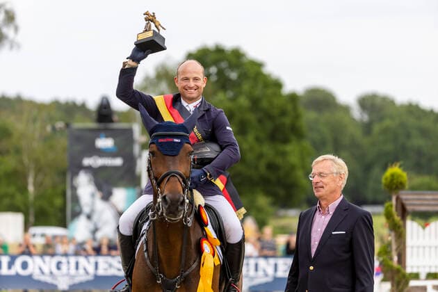 Sport Themen der Woche KW24 Sport Bilder des Tages LUHMÜHLEN - Longines Luhmühlen Horse Trail 2022, LUHMÜHLEN - Longines Luhmühlen Horse Trail 2022 JUNG Michael (GER), Highlighter, SPETHMANN Michael (Sponsor) Siegerehrung Prize giving ceremony CCI4*-S Meßmer Trophy mit Deutscher Meisterschaft Luhmühlen, Turniergelände 19. June 2022 - *** LUHMÜHLEN Longines Luhmühlen Horse Trail 2022, LUHMÜHLEN Longines Luhmühlen Horse Trail 2022 JUNG Michael GER , Highlighter, SPETHMANN Michael Sponsor Prize giving ceremony CCI4 S Meßmer Trophy with German Championship Luhmühlen, Showgrounds 19 June 2022