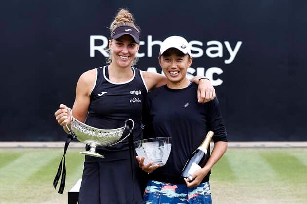 Tennis - 2022 WTA, Tennis Damen Rothesay Birmingham Classic Championships - Edgbaston Priory Club - Sunday 19th June 2022 Beatriz Haddad Maia (BRZ) poses with the winners trophy alongside her friend and runner-up Shuai Zhang (CHN) who retired in the first set of their match, at 2022 Rothesay Birmingham Classic Championships. 