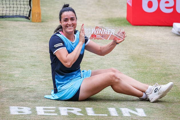 Siegerin der bett1open 2022: Ons JABEUR TUN, bett1open WTA, Tennis Damen 500, Berlin, LTTC Rot-Weiß , 19.06.2022, Copyright: xClaudioxGärtnerx