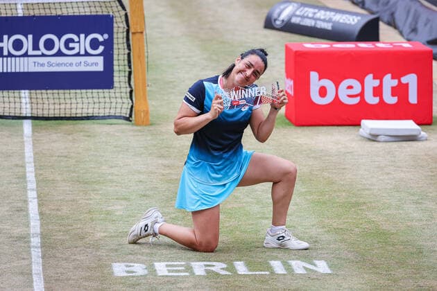 Siegerin der bett1open 2022: Ons JABEUR TUN, bett1open WTA, Tennis Damen 500, Berlin, LTTC Rot-Weiß , 19.06.2022, Copyright: xClaudioxGärtnerx