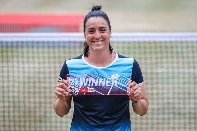 Siegerin der bett1open 2022: Ons JABEUR TUN, bett1open WTA, Tennis Damen 500, Berlin, LTTC Rot-Weiß , 19.06.2022, Copyright: xClaudioxGärtnerx