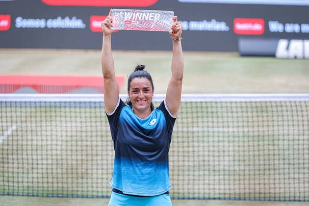 Siegerin der bett1open 2022: Ons JABEUR TUN, bett1open WTA, Tennis Damen 500, Berlin, LTTC Rot-Weiß , 19.06.2022, Copyright: xClaudioxGärtnerx