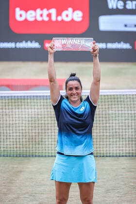 Siegerin der bett1open 2022: Ons JABEUR TUN, bett1open WTA, Tennis Damen 500, Berlin, LTTC Rot-Weiß , 19.06.2022, Copyright: xClaudioxGärtnerx