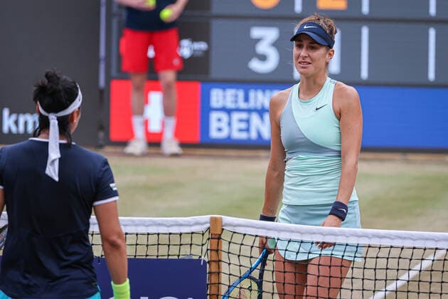 Belinda BENCIC SUI muss verletzungsbedingt aufgeben, Ons JABEUR TUN, bett1open WTA, Tennis Damen 500, Berlin, LTTC Rot-Weiß , 19.06.2022, Copyright: xClaudioxGärtnerx