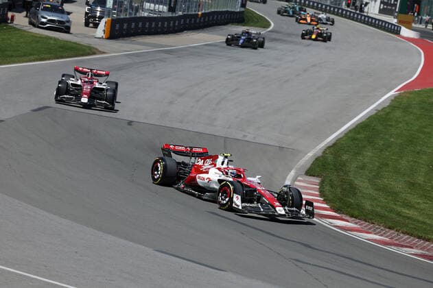 24 ZHOU Guanyu (chi), Alfa Romeo F1 Team ORLEN C42, action 77 BOTTAS Valtteri (fin), Alfa Romeo F1 Team ORLEN C42, action during the Formula 1 AWS Grand Prix du Canada 2022, 9th round of the 2022 FIA Formula One World Championship, WM, Weltmeisterschaft on the Circuit Gilles Villeneuve, from June 17 to 19, 2022 in Montreal, Canada - F1 - CANADIAN GRAND PRIX 2022 - RACE DPPI Panoramic G00D4126