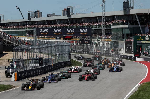 start of the race, depart, 01 VERSTAPPEN Max (nld), Red Bull Racing RB18, action 14 ALONSO Fernando (spa), Alpine F1 Team A522, action 55 SAINZ Carlos (spa), Scuderia Ferrari F1-75, action 44 HAMILTON Lewis (gbr), Mercedes AMG F1 Team W13, action during the Formula 1 AWS Grand Prix du Canada 2022, 9th round of the 2022 FIA Formula One World Championship, WM, Weltmeisterschaft on the Circuit Gilles Villeneuve, from June 17 to 19, 2022 in Montreal, Canada - F1 - CANADIAN GRAND PRIX 2022 - RACE DPPI Panoramic G00D4154