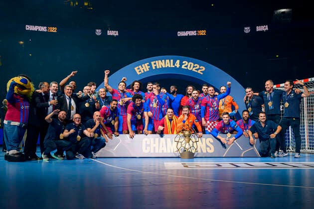 Sport Themen der Woche KW24 Koeln, Deutschland 19. Juni 2022: Handball EHF CL Final4 - 21 22 - Finale - Barca vs. Lomza Vive Kielce die Mannschaft von Barca, Siegerfoto, Gruppenbild, Schlussjubel Schlußjubel Emotion Freude Koeln Lanxess Arena Nordrhein-Westfalen Deutschland *** Cologne, Germany 19 June 2022 Handball EHF CL Final4 21 22 Final Barca vs Lomza Vive Kielce the team of Barca, winner photo, group photo, final cheer final cheer emotion joy Cologne Lanxess Arena Nordrhein Westfalen Germany
