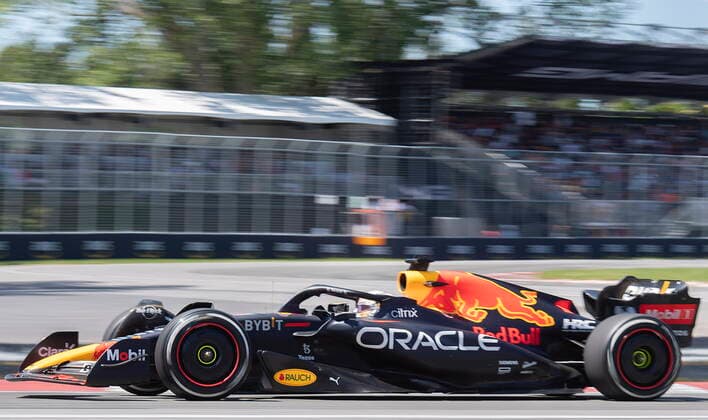 June 19, 2022, Montreal, PQ, Canada: Red Bull driver Max Verstappen of the Netherlands takes a turn at the Senna corner during the Formula One Canadian Grand Prix in Montreal, Sunday, June 19, 2022. Max Verstappen,  - ZUMAc35_ 20220619_zaf_c35_082 Copyright: xGrahamxHughesx
