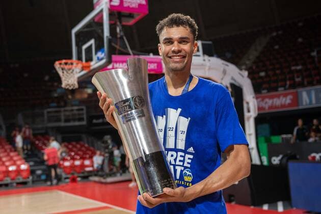 Basketball Berlin 19.06.2022 Saison 2021 2022 easyCredit BBL 1. Bundesliga Playoffs Finale Spiel 4 FC Bayern München Basketball - Alba Berlin Jubel Alba Alba gewinnt und ist Deutscher Meister 2022 Jubel Oscar Da Silva (Alba Berlin, No.01)