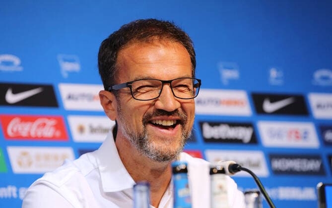 Manager Sportdirektor Fredi Bobic lachend Aktion Oberkoerper Oberkörper PK Pressekonferenz zur Trainervostellung Fußball Fussball DFL Bundesliga Herren Saison 2022 2023 20.06.2022 Hertha BSC Berlin